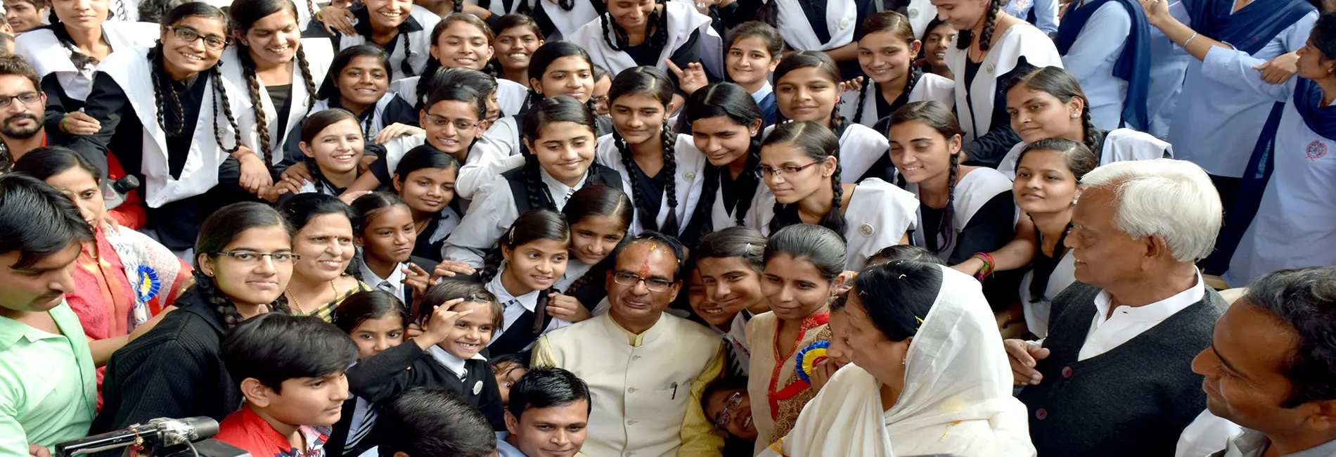 PM Shri Narendra Modi congratulating AISCD President Dr. Usha Punjabi, GS Mr. Suresh Kumar & Interpreter Gourav Verma for successful results in Deaflympics at Brazil, PM House, Delhi - 21 May 2022
