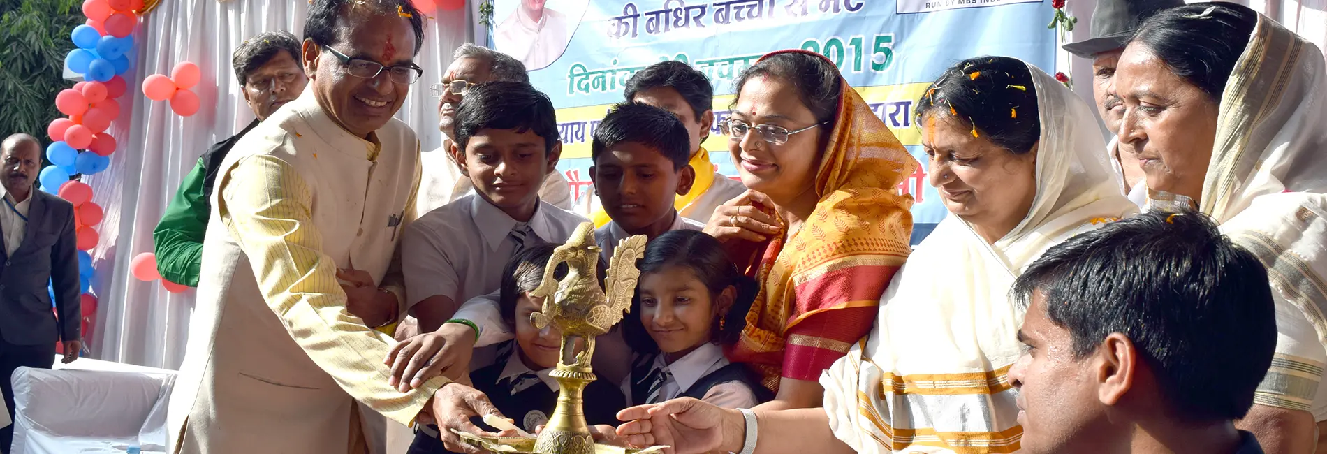 PM Shri Narendra Modi congratulating AISCD President Dr. Usha Punjabi, GS Mr. Suresh Kumar & Interpreter Gourav Verma for successful results in Deaflympics at Brazil, PM House, Delhi - 21 May 2022